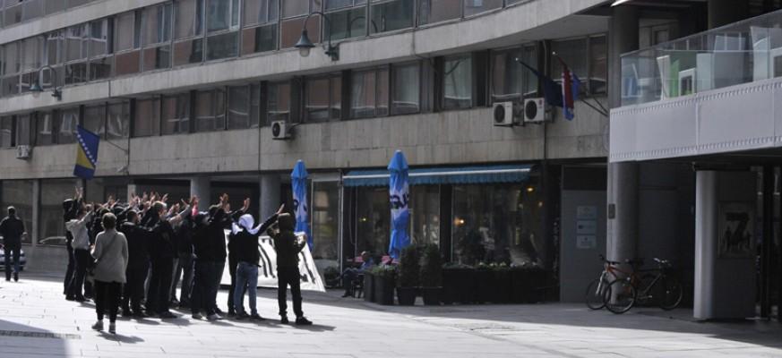 Protesti ispred ambasade Hrvatske - Avaz