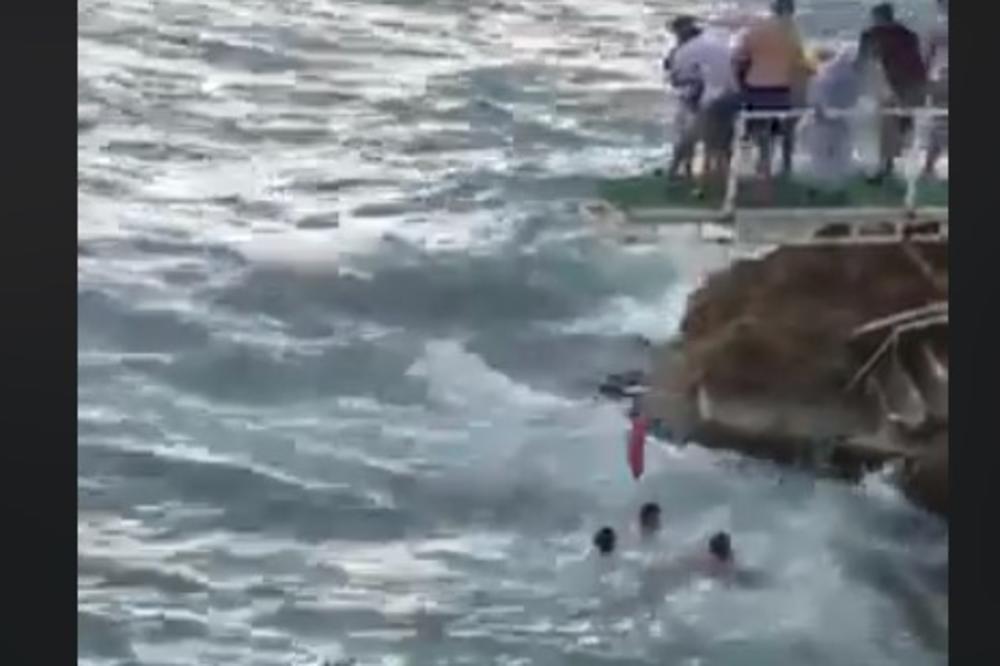 Dramatičan snimak spašavanja mladića iz mora kod Ulcinja: To su budale, a ne momci
