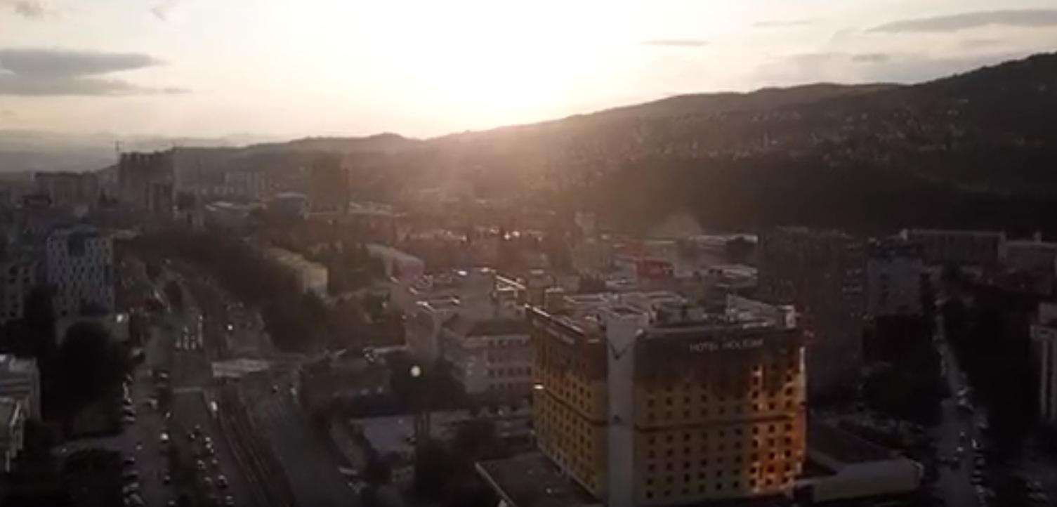 Fascinantni snimak dronom: Pogledajte prelijepi zalazak sunca u Sarajevu