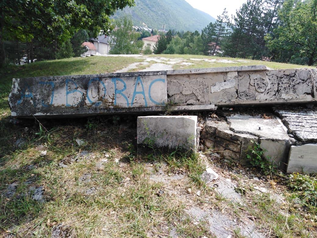 Spomenik u Drvaru - Avaz