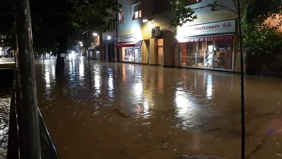 Haos u Goraždu, ulica Kulina bana pod vodom - Avaz