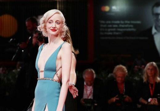 Plavokosa glumica u haljini godine pokazala golo međunožje