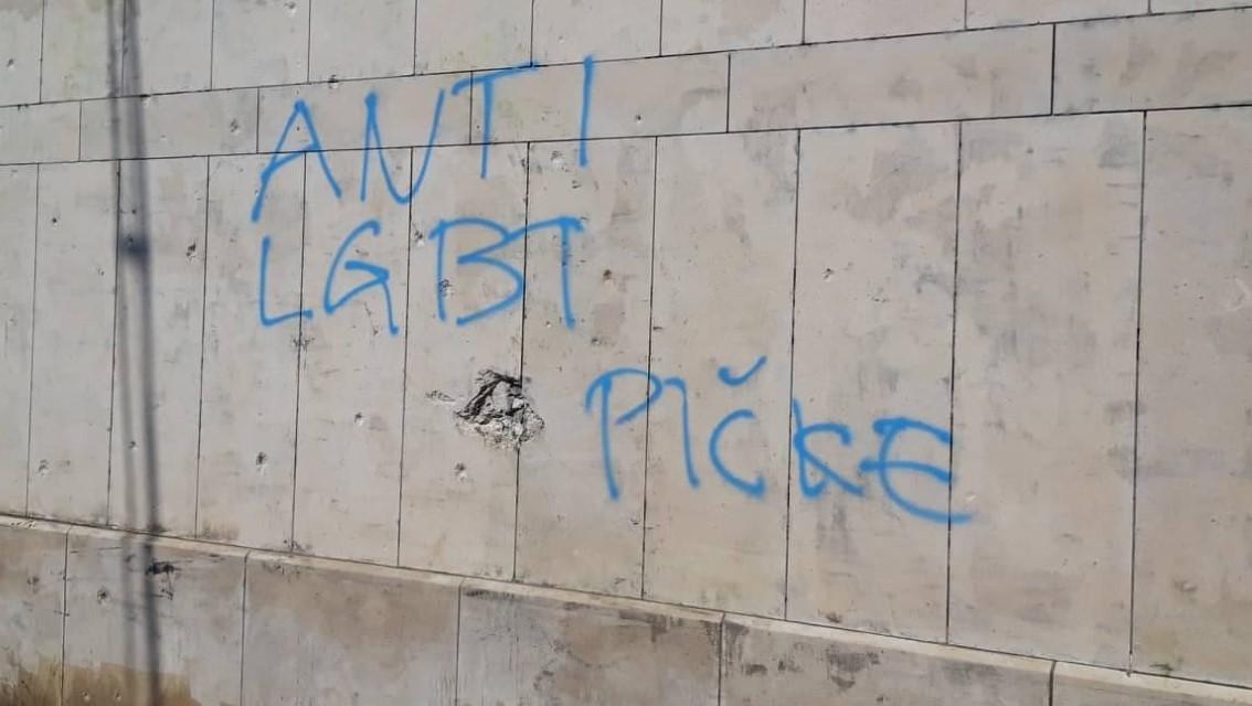 Uvredljivi grafiti u centru Sarajeva - Avaz