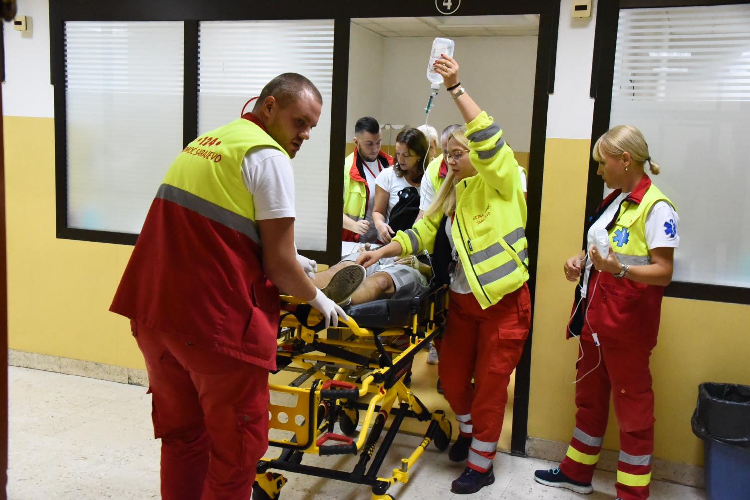Nakon ukazane pomoći pacijenti se odvoze na daljnje pružanje lejakrske pomoći - Avaz