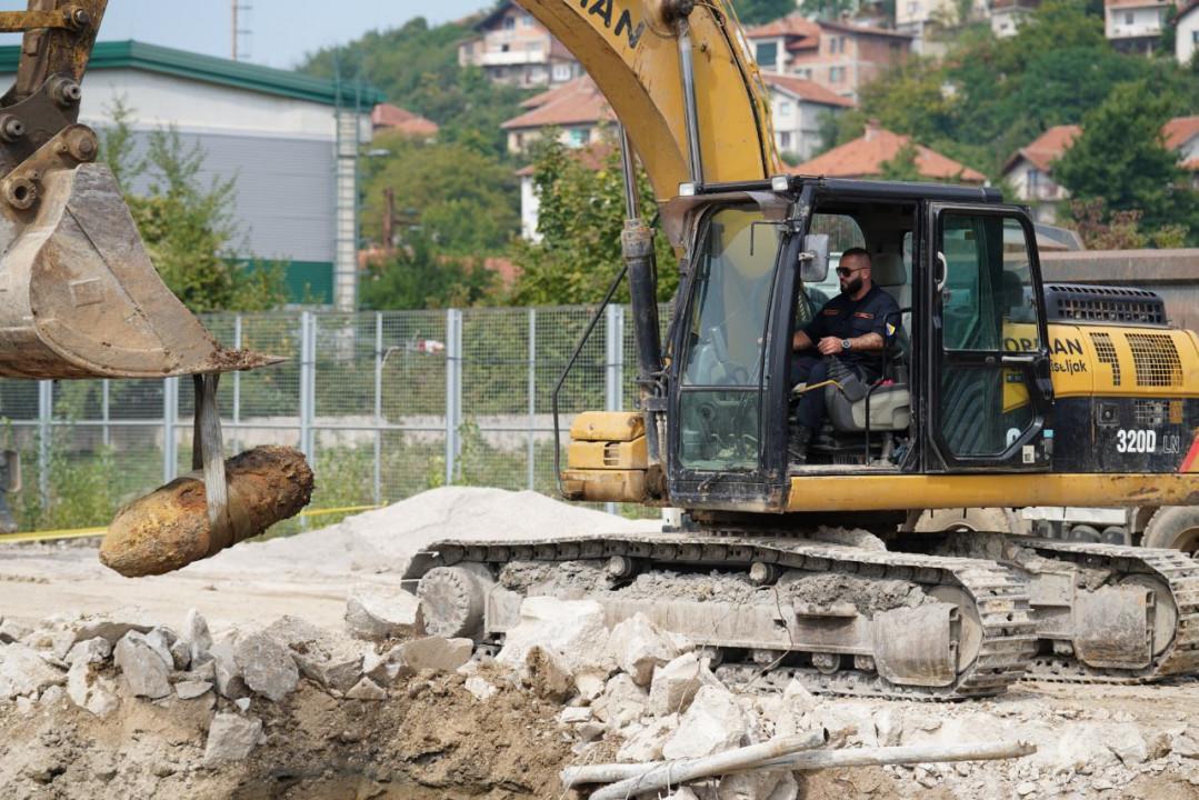 Izmještanje aviobombe nađene na gradilištu - Avaz