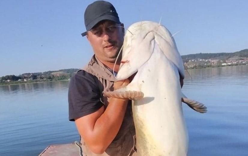 Armin Hrvić upecao "grdosiju" u jezeru Modrac: Kakva je ovo riba