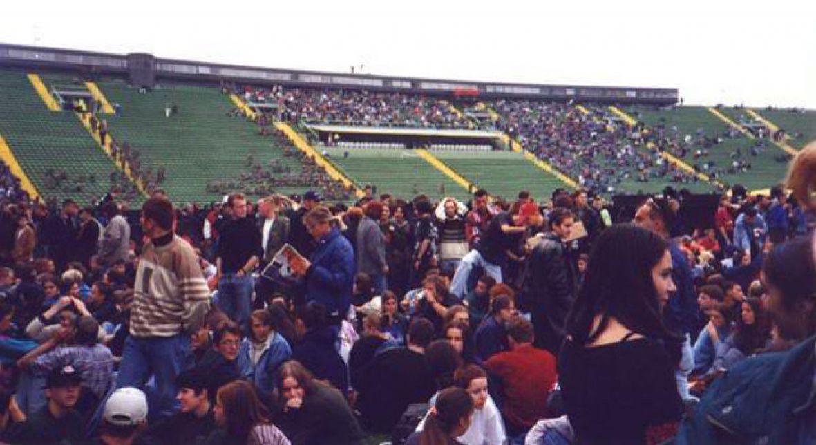 1997. održan koncert irske rock-grupa - Avaz