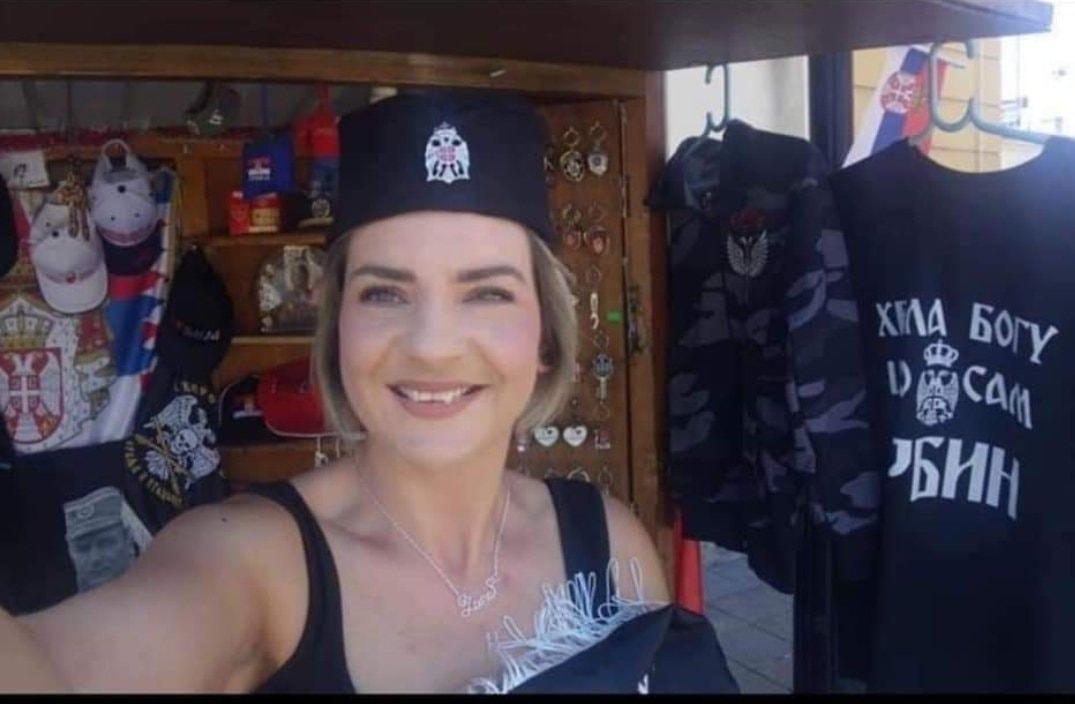 Dijana Pelidija je učiteljica u osnovnoj školi u Sarajevu: Na Facebooku objavljuje fotografije sa šajkačom