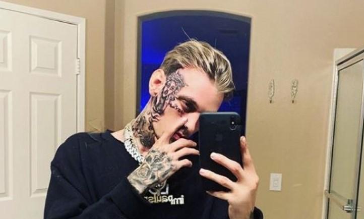 Tetovirao Rijanu preko lica, granice BiH na ruci, a fanovi mu pozvali policiju