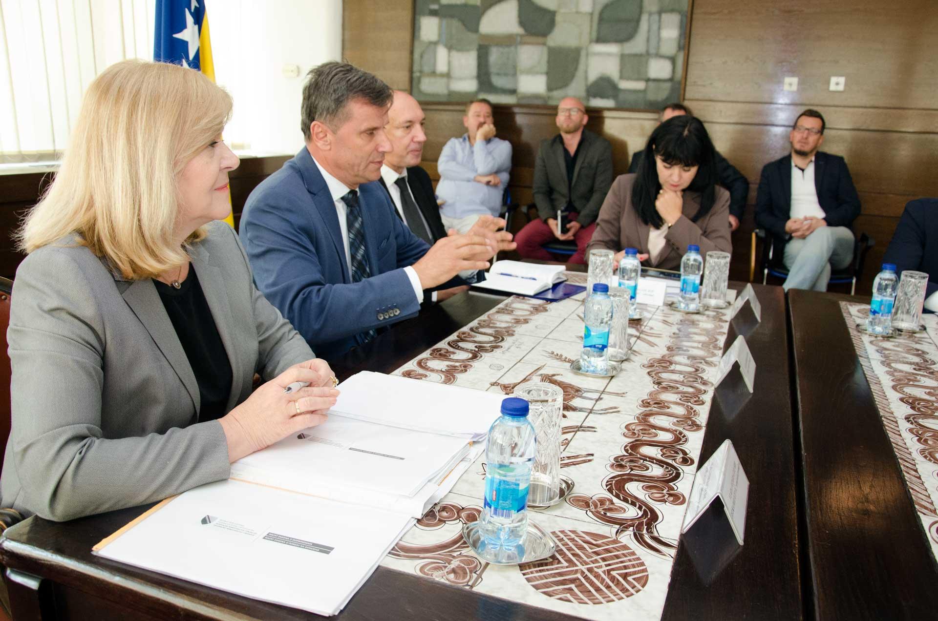 Premijer Novalić je naglasio važnost zakona koje je Vlada FBiH utvrdila na prošloj sjednici i koji bi uskoro trebali da se nađu pred parlamentarcima - Avaz