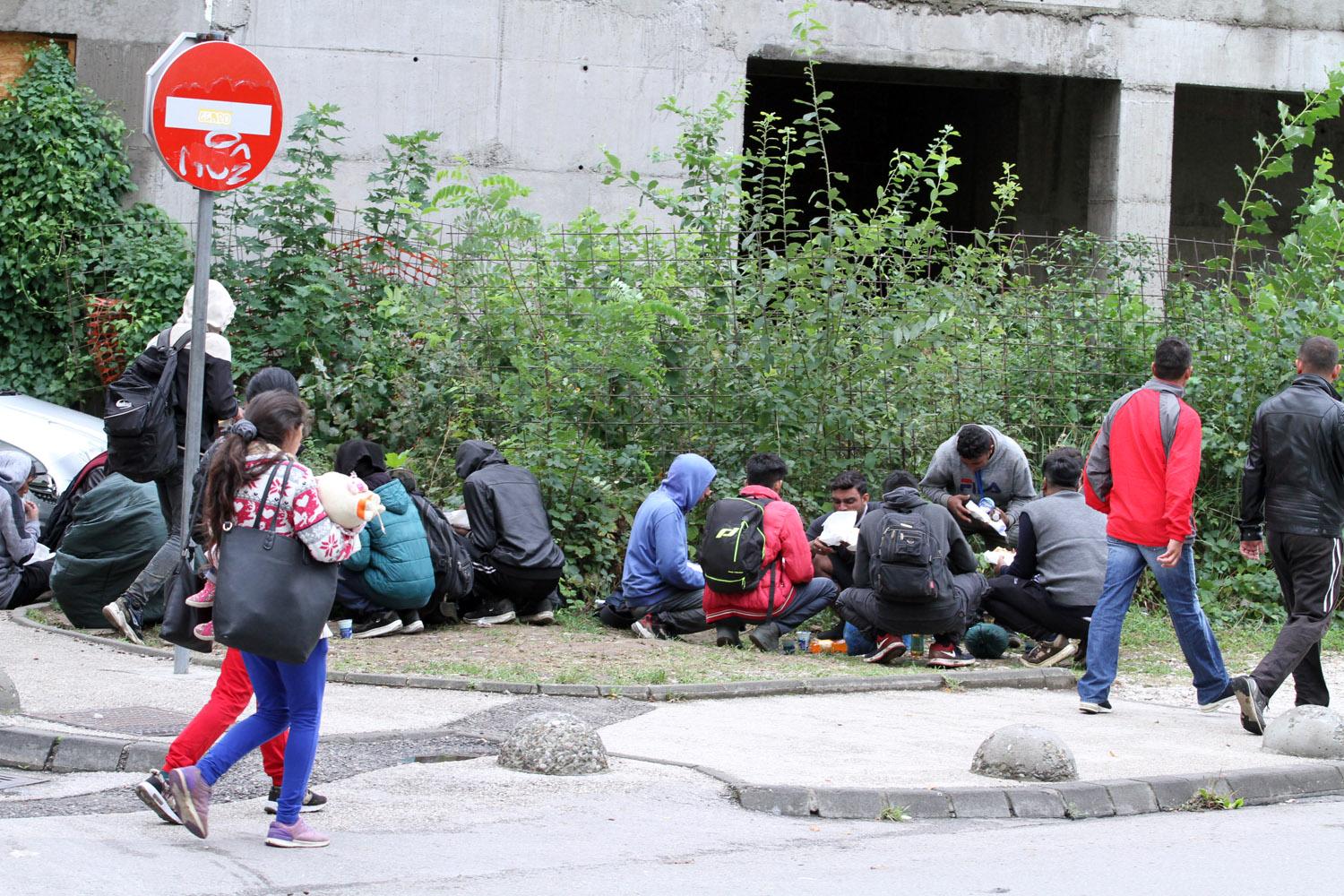 Pedesetak migranata u Tuzli u neljudskim uslovima - Avaz