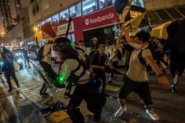 Sukobi u Hong Kongu traju od juna - Avaz