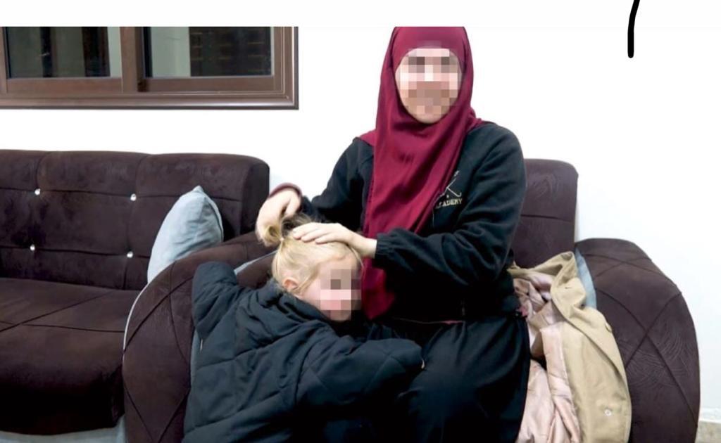 S. S. poslala je sliku roditeljima na kojoj je s dvoipogodišnjom kćerkom - Avaz