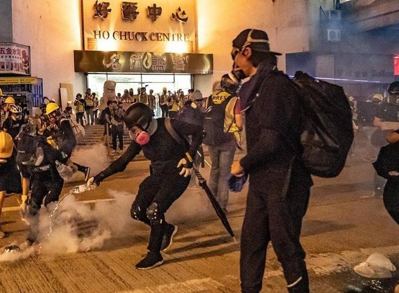 Sukobi u Hong Kongu - Avaz