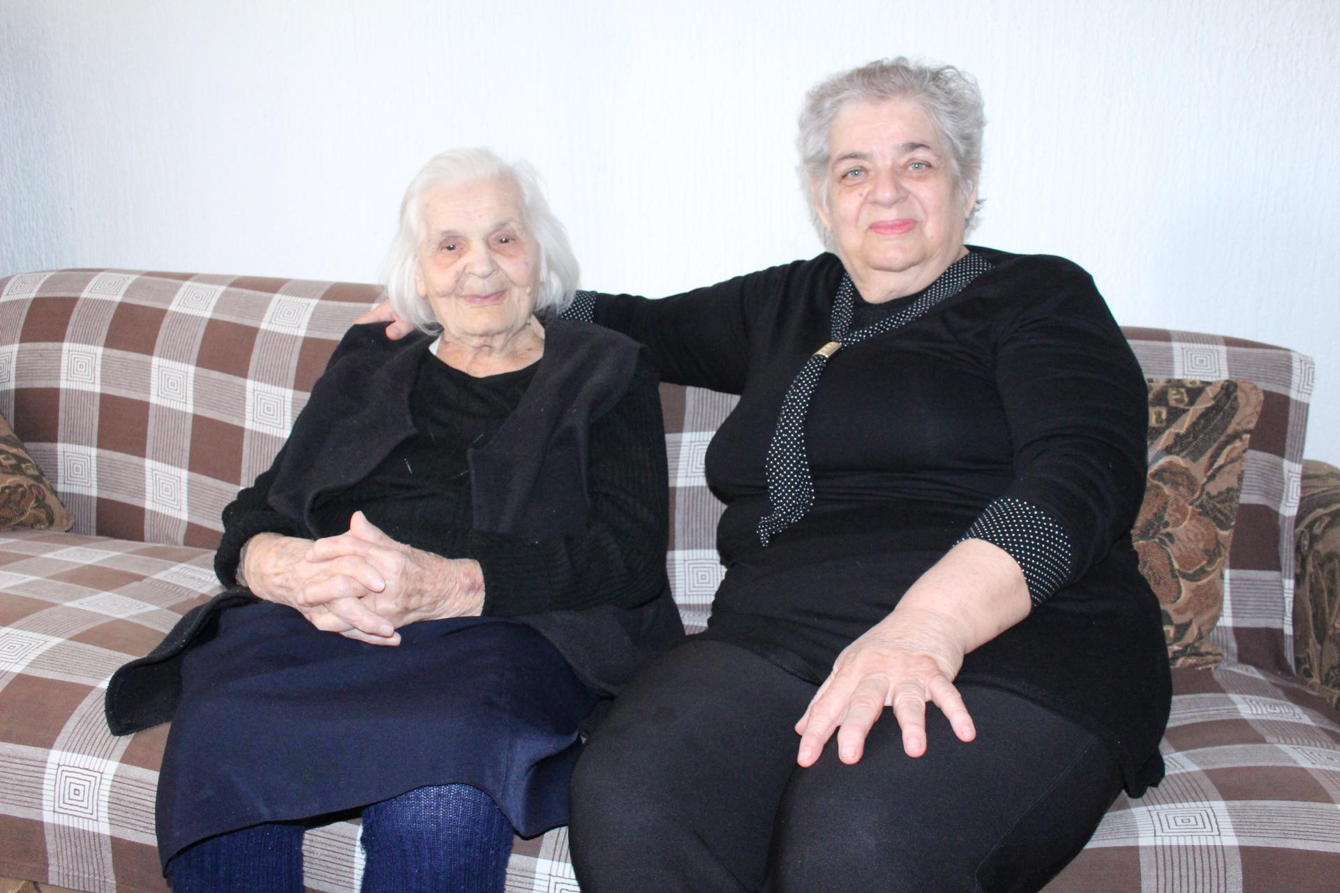 Vidosava s kćerkom Jelenom u stanu u selu Karanovac - Avaz