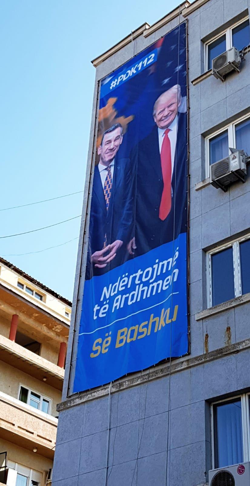 Ogromni plakat koji je Veselji koristio u kampanji - Avaz