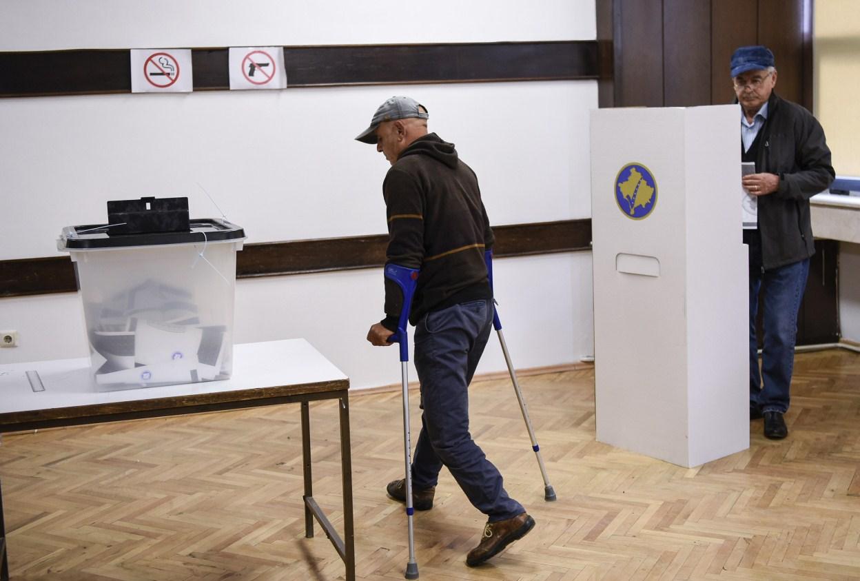 Kosovo: Zatvorena biračka mjesta, glasalo skoro 44 posto birača, vode Demokratski savez i Samoopredjeljenje