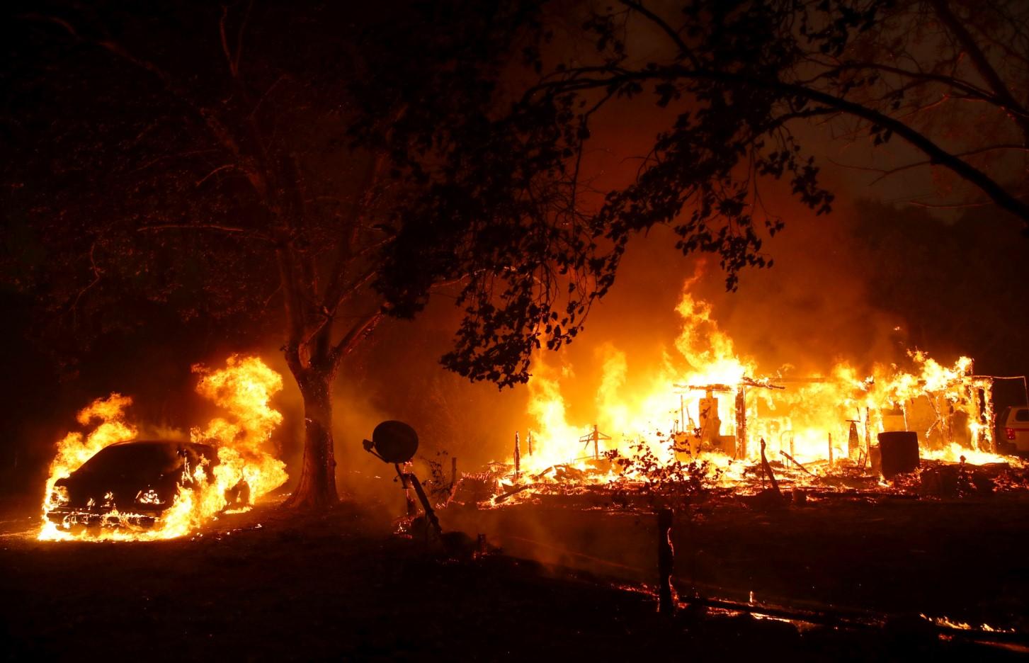 Požari haraju Kalifornijom, najmanje 50 hiljada osoba bježi od vatrene stihije