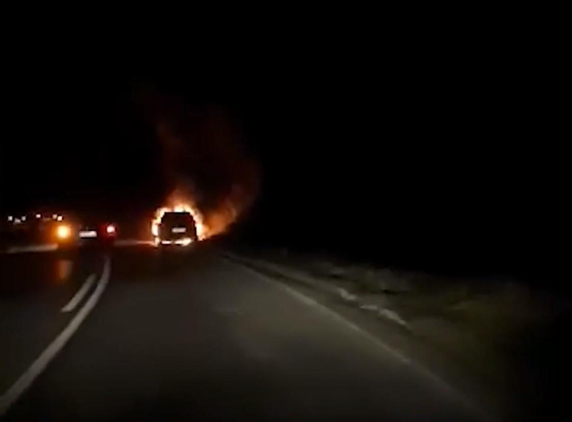 Automobil gori na Romaniji