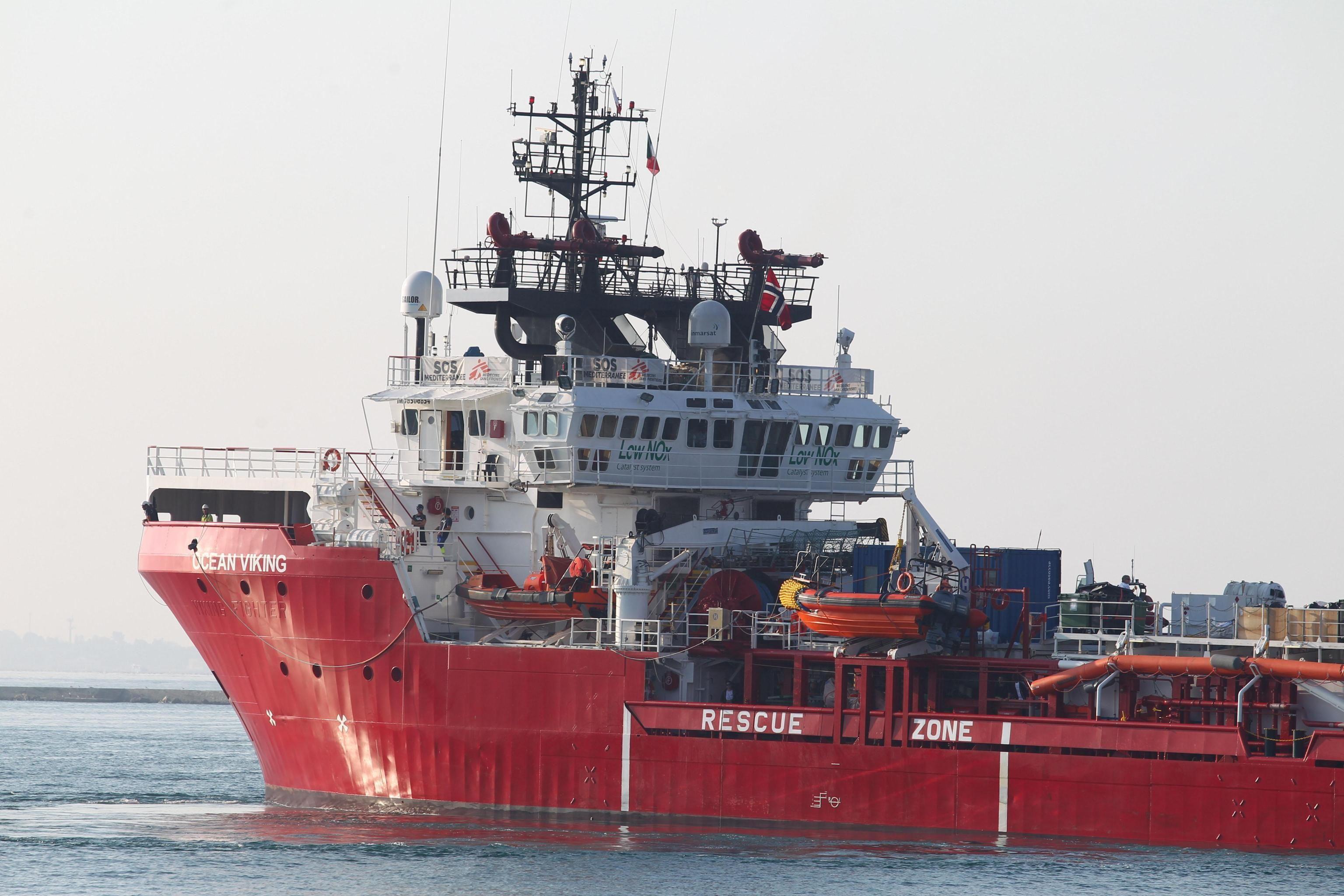Brod ''Ocean Viking'' na moru sa 104 migranta - Avaz