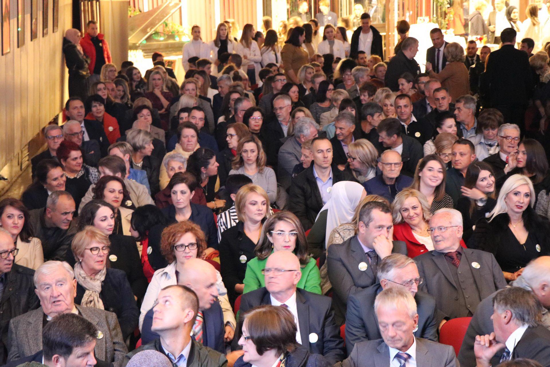 Brojni gosti i zvanice prisustvovali svečanoj akademiji - Avaz