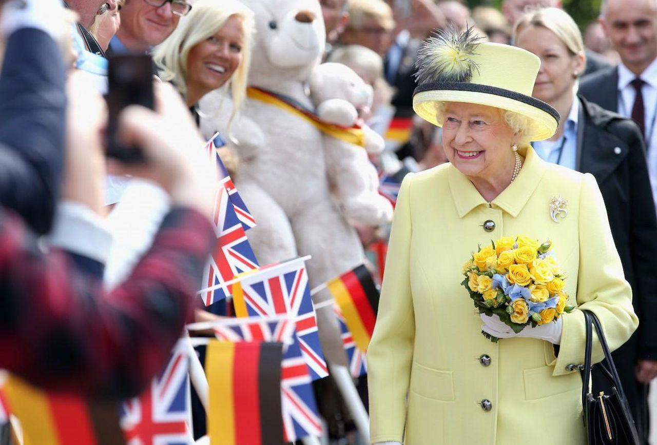 Asistentica britanske vladarice objavljuje knjigu: Kraljica, stilistkinja i ormar