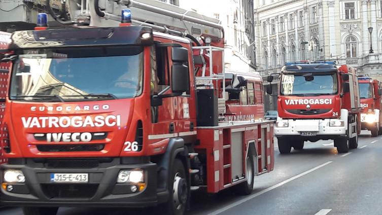 Na Dobrinji gorio frižider, vatrogasci brzo ugasili požar