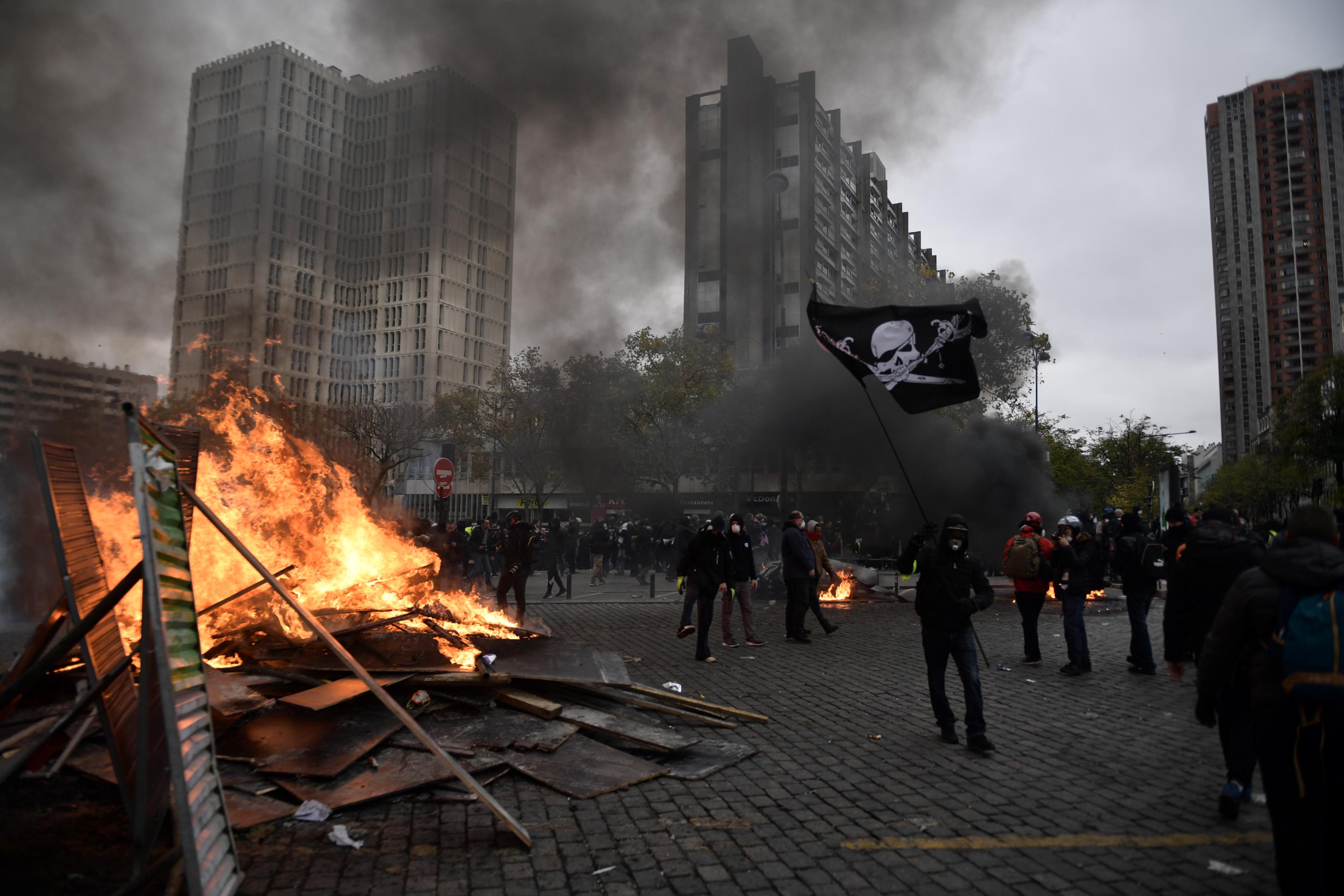 Novi sukobi na ulicama Pariza - Avaz