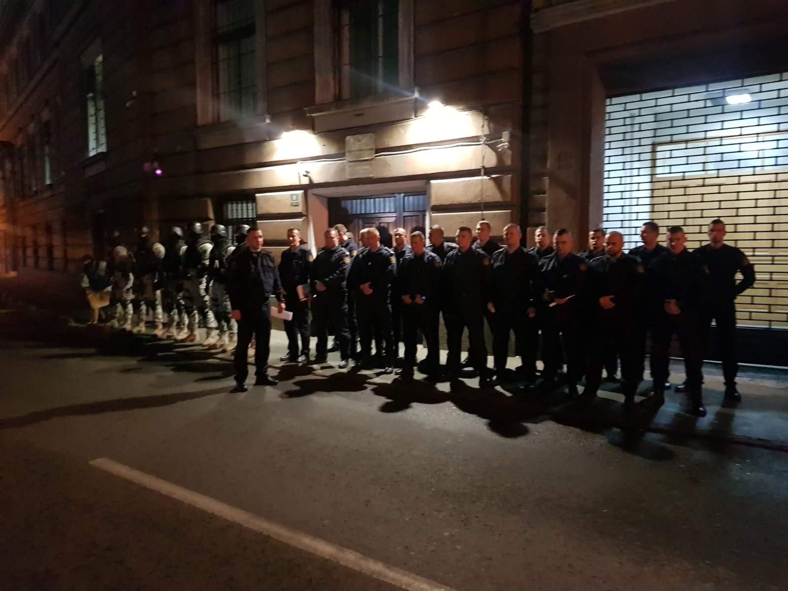 Specijalci i pripadnici zavodske policije - Avaz