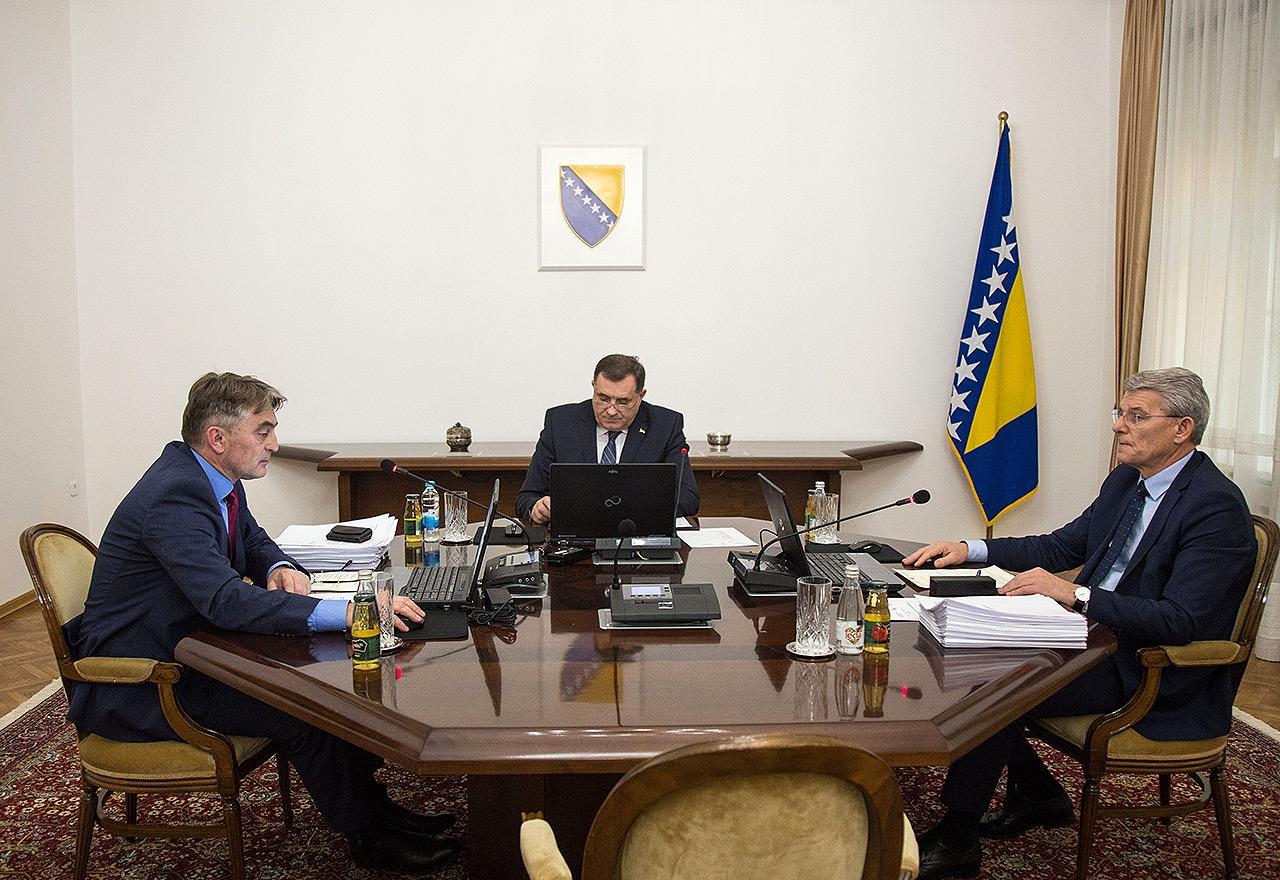Komšić, Dodik i Džaferović - Avaz
