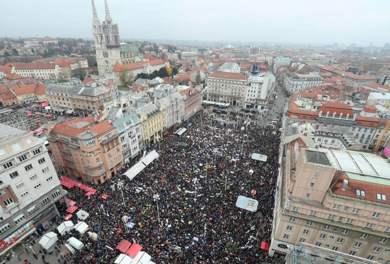 Protesti u Zagrebu - Avaz