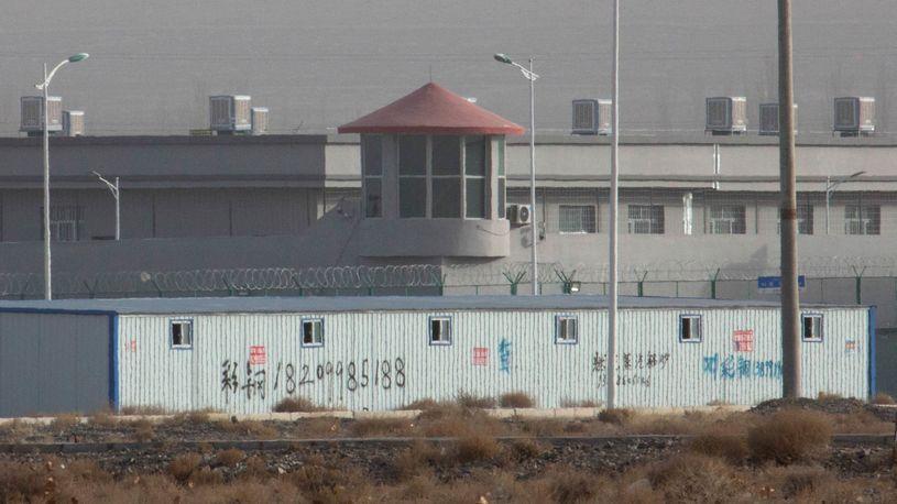 Kineska vlada gradi prisilne kampove za Ujgure