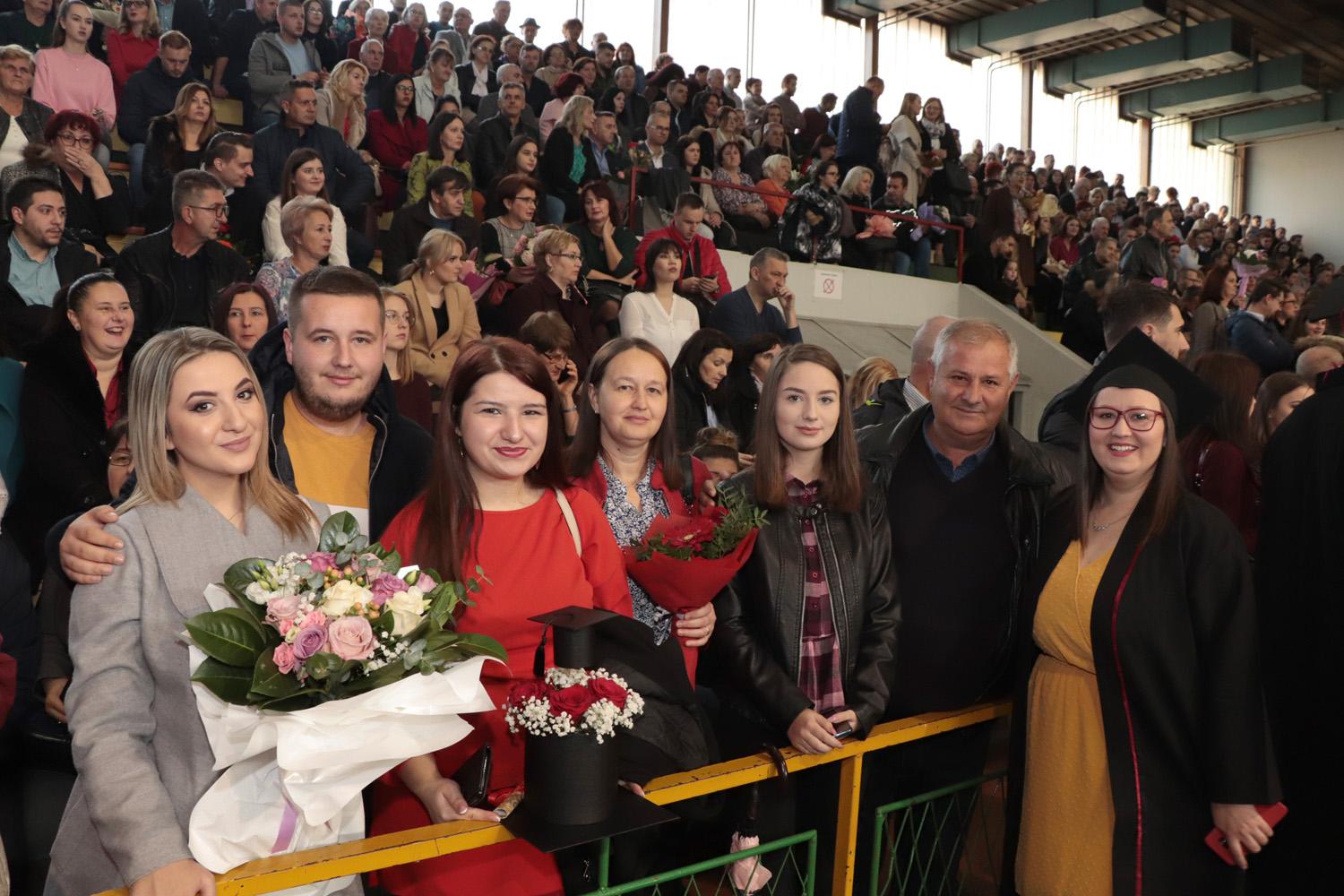 Svečana promocija diplomanata i magistra Univerziteta u Tuzli - Avaz