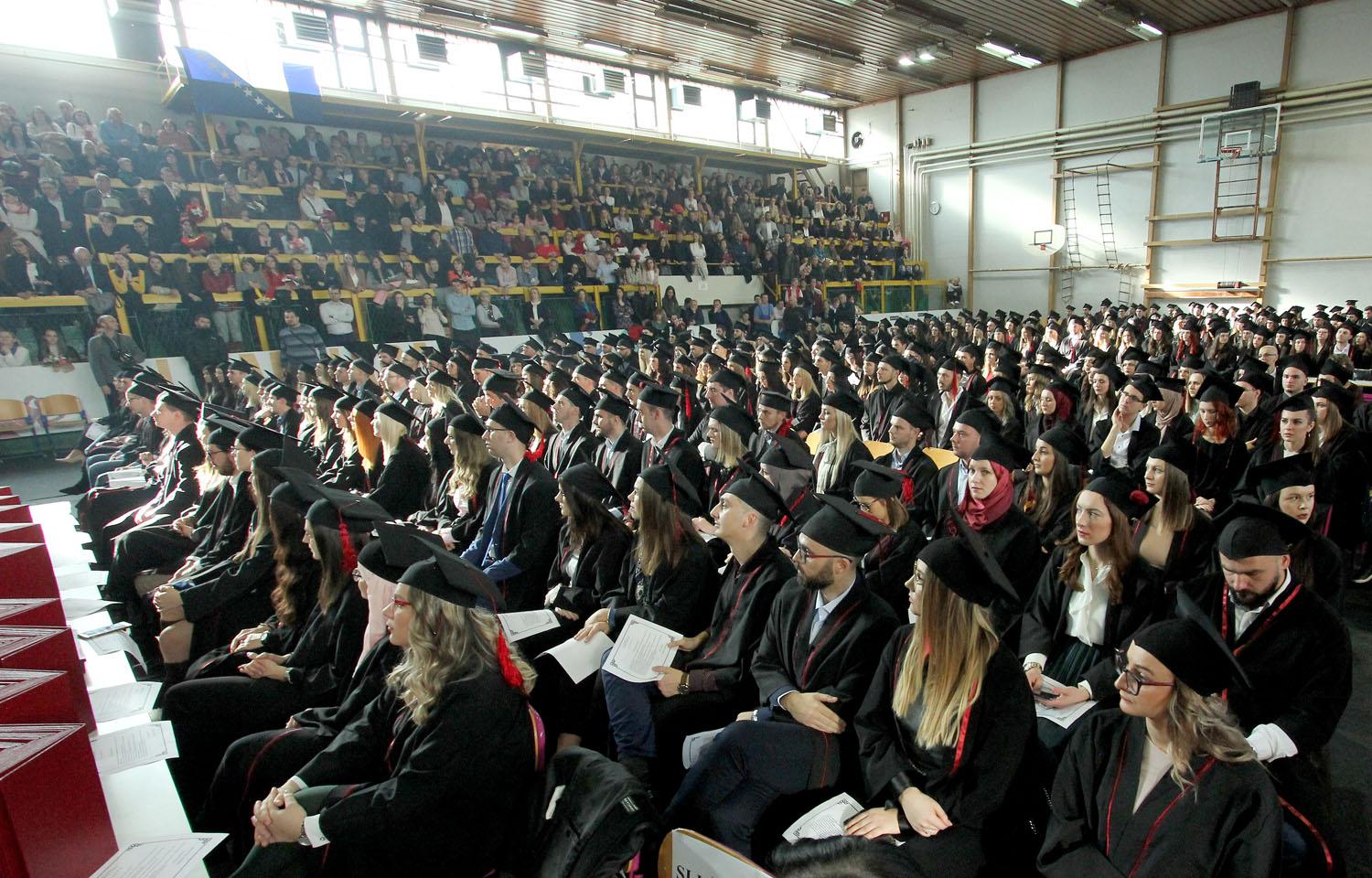 Svečana promocija diplomanata i magistra Univerziteta u Tuzli - Avaz
