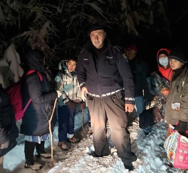 Graničari migrante prebacili u Sedru - Avaz