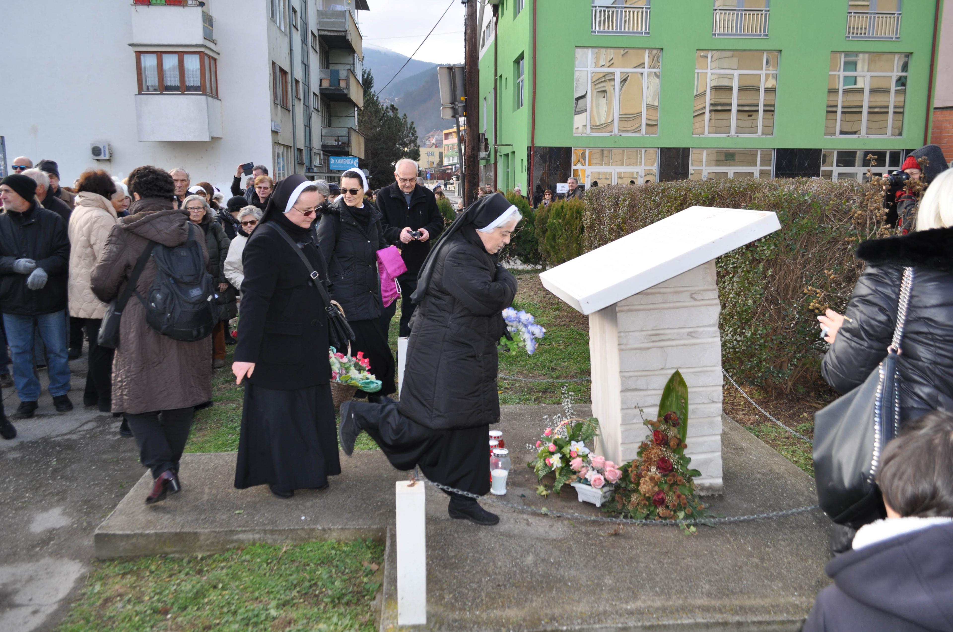 Održani misno slavlje, procesija ulicama grada te molitva na obali Drine - Avaz