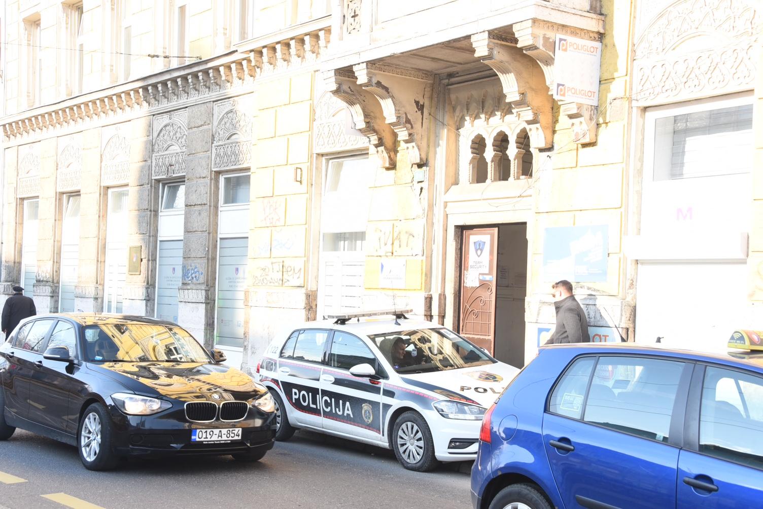 Policija ispred muzeja u Sarajevu - Avaz