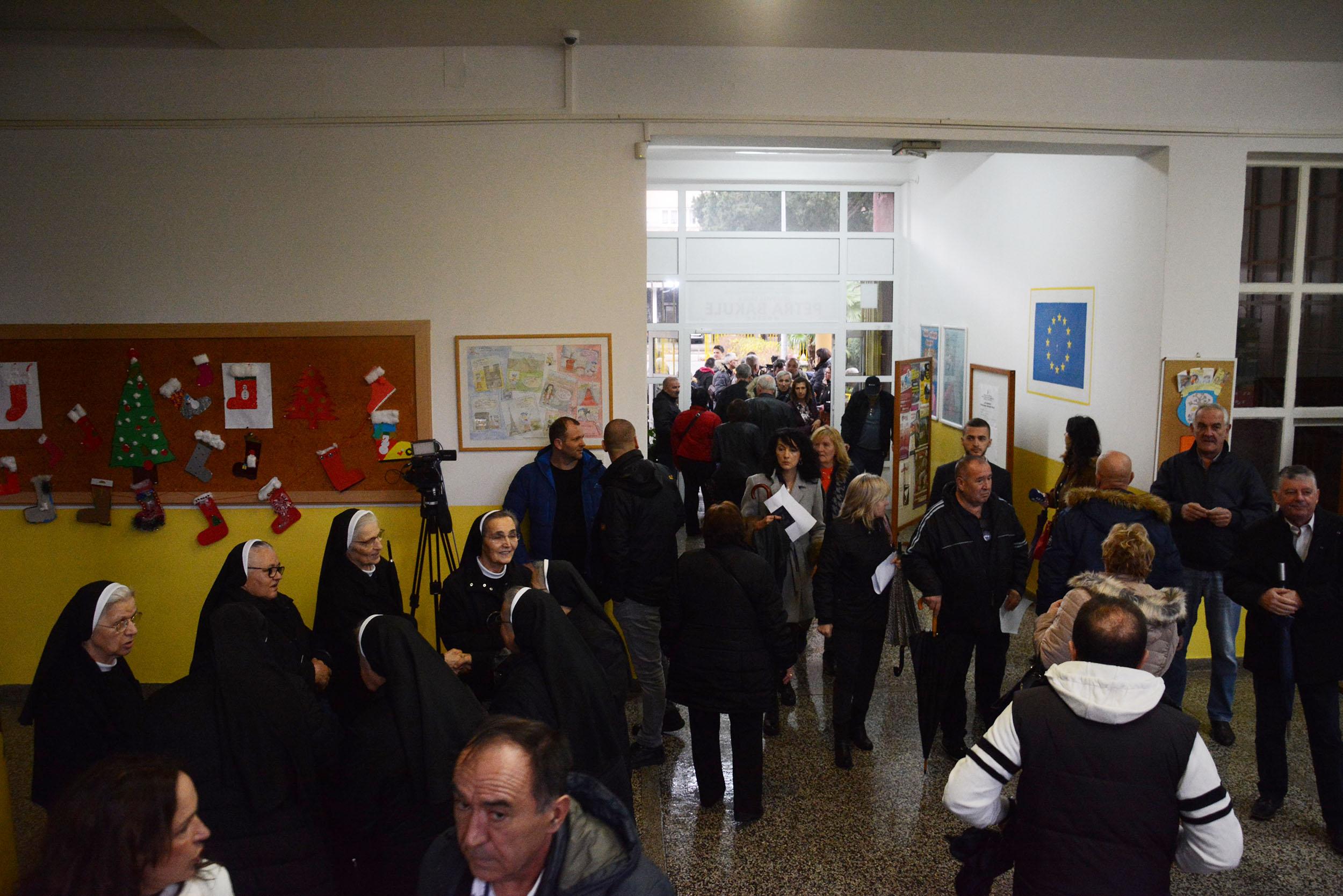 Sa birališta u Mostaru: Veliki broj birača - Avaz