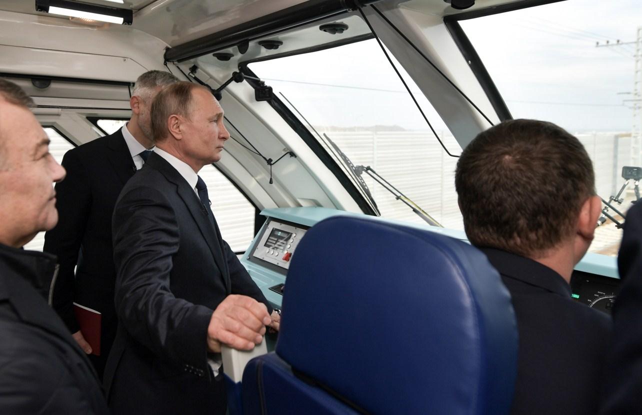 Putin: Očekujemo da 14 miliona putnika i 13 miliona tona robe prijeđe most - Avaz