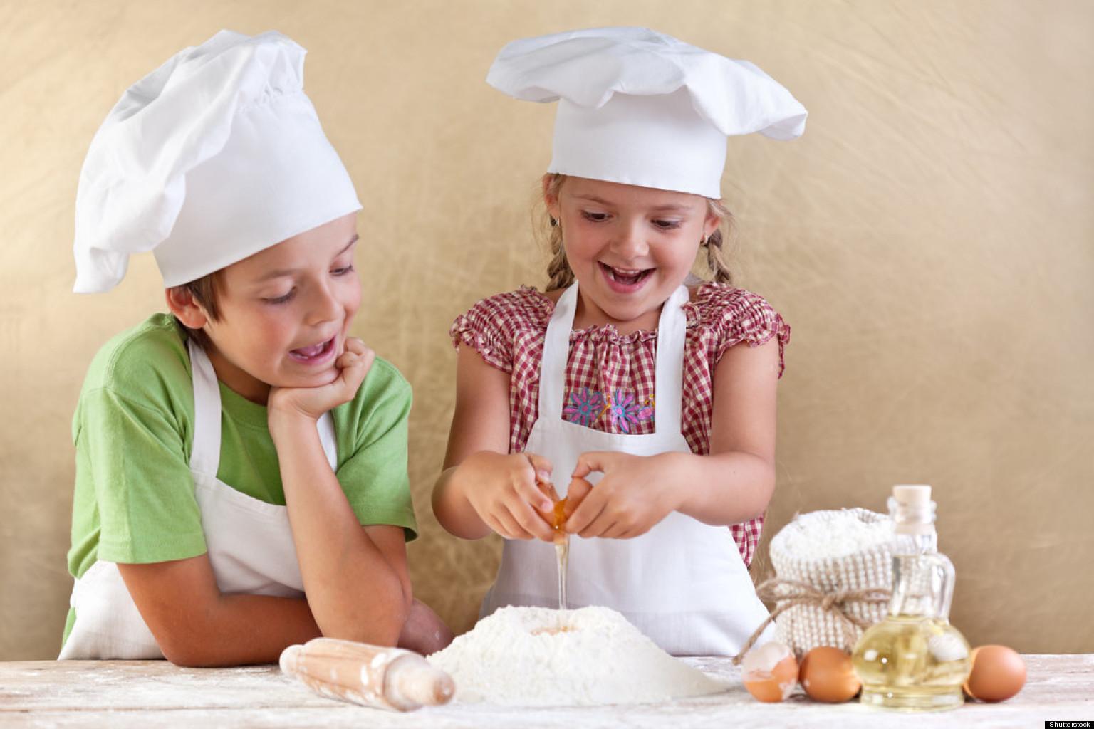 Kako naučiti djecu da zavole kuhinju i jelo