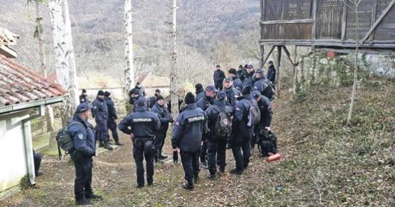 Veliki broj policajaca traži Moniku - Avaz