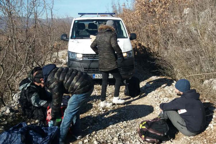 Migranti pokušavaju prijeći granicu - Avaz