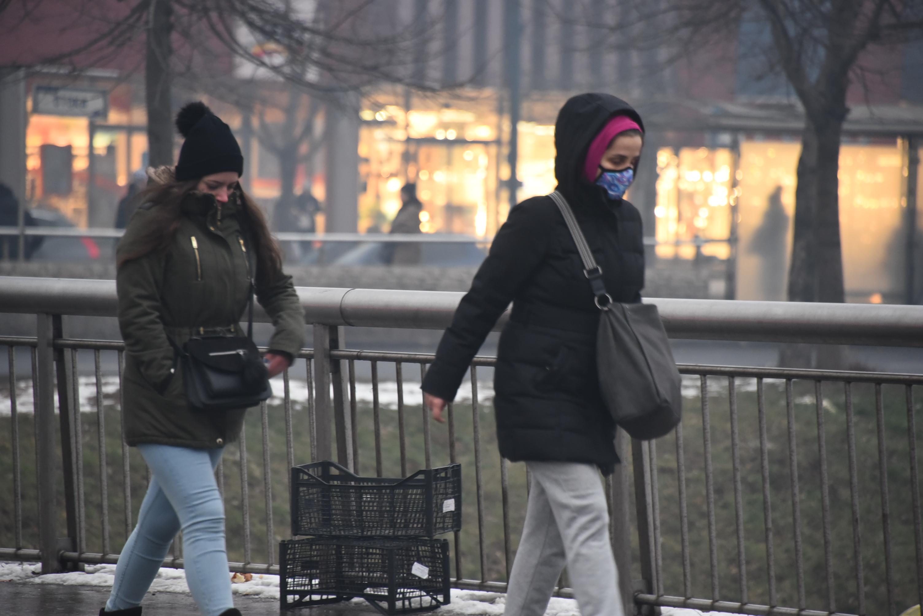 Sarajevo jučer: Zrak izuzetno opasan za zdravlje, građani se pokušavali zaštititi maskama - Avaz