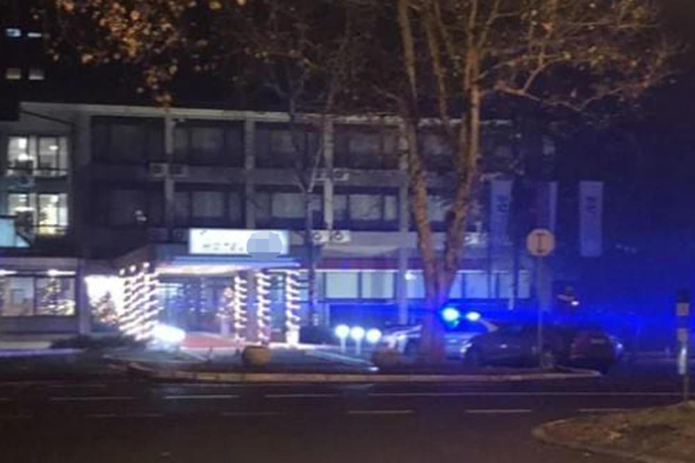 Policija ispred hotela - Avaz