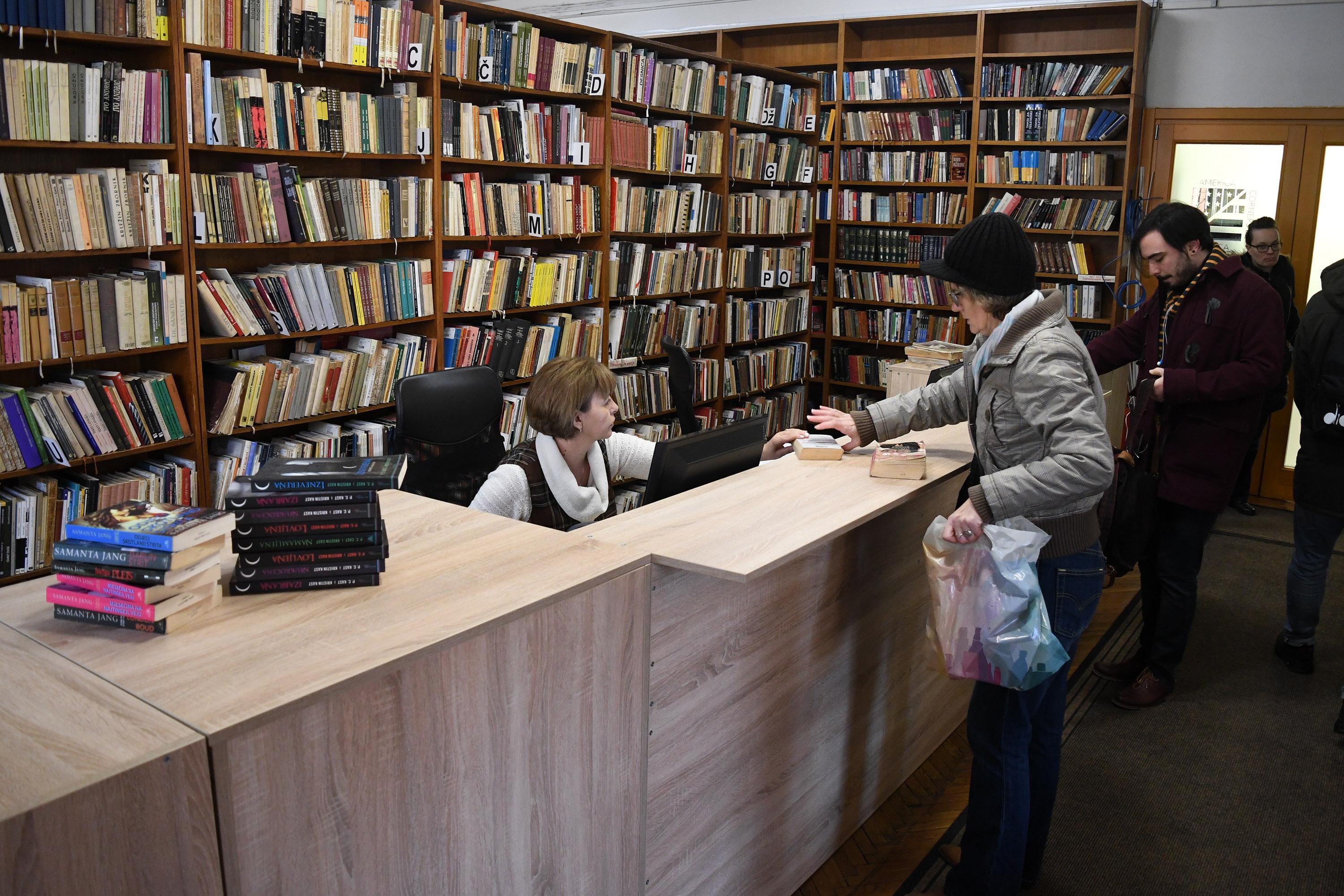Kroz biblioteku dnevno prođe više od 300 građana - Avaz