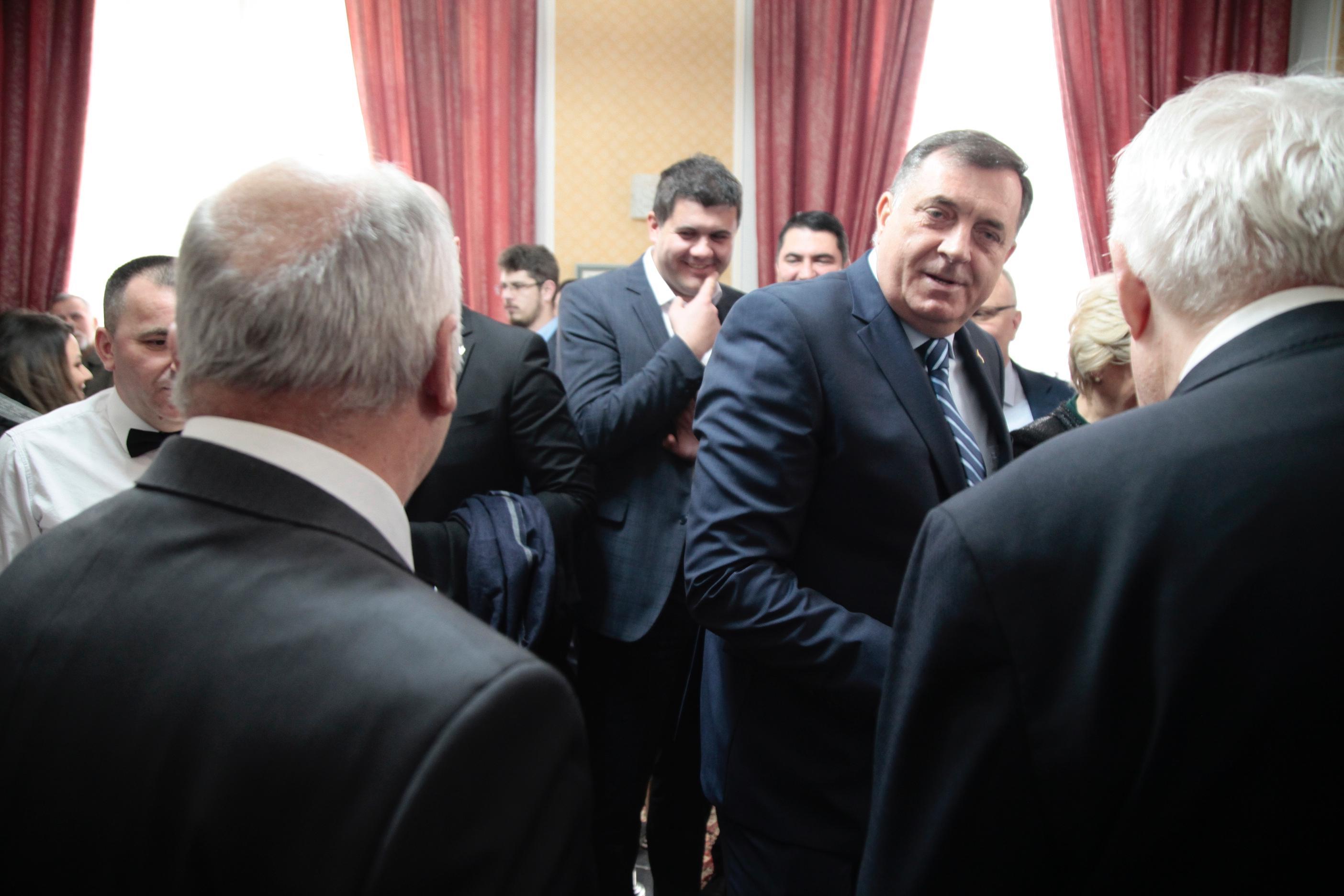 S prijema: Prisutni sa zanimanjem pratili razgovor Incka i Dodika - Avaz