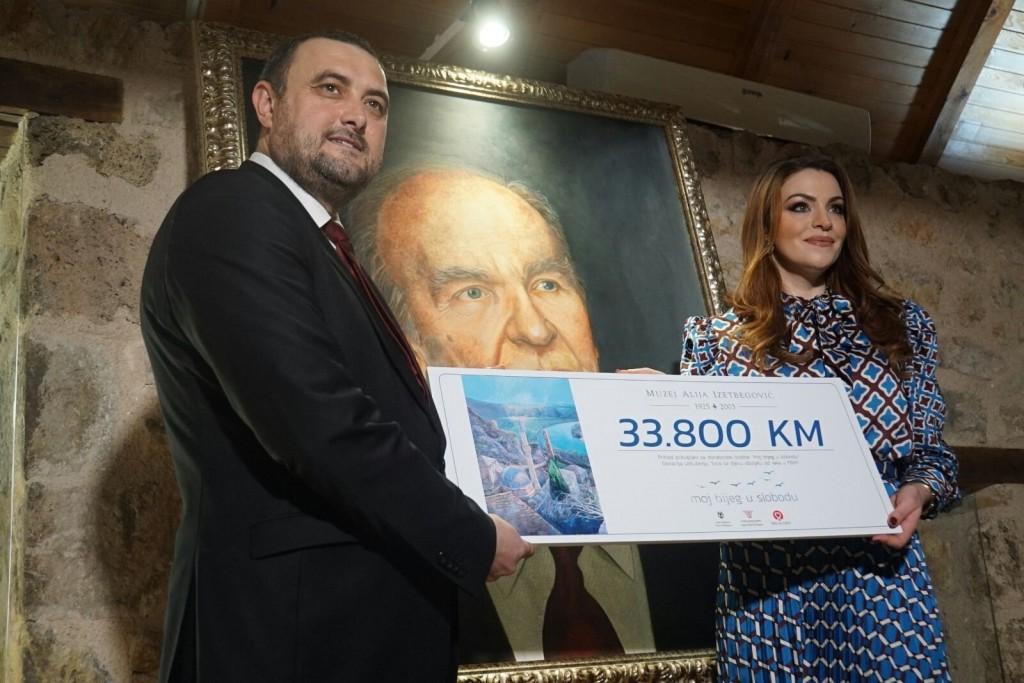 Humanitarnom izložbom sakupljeno 33.800 za "Srce za djecu oboljelu od raka"
