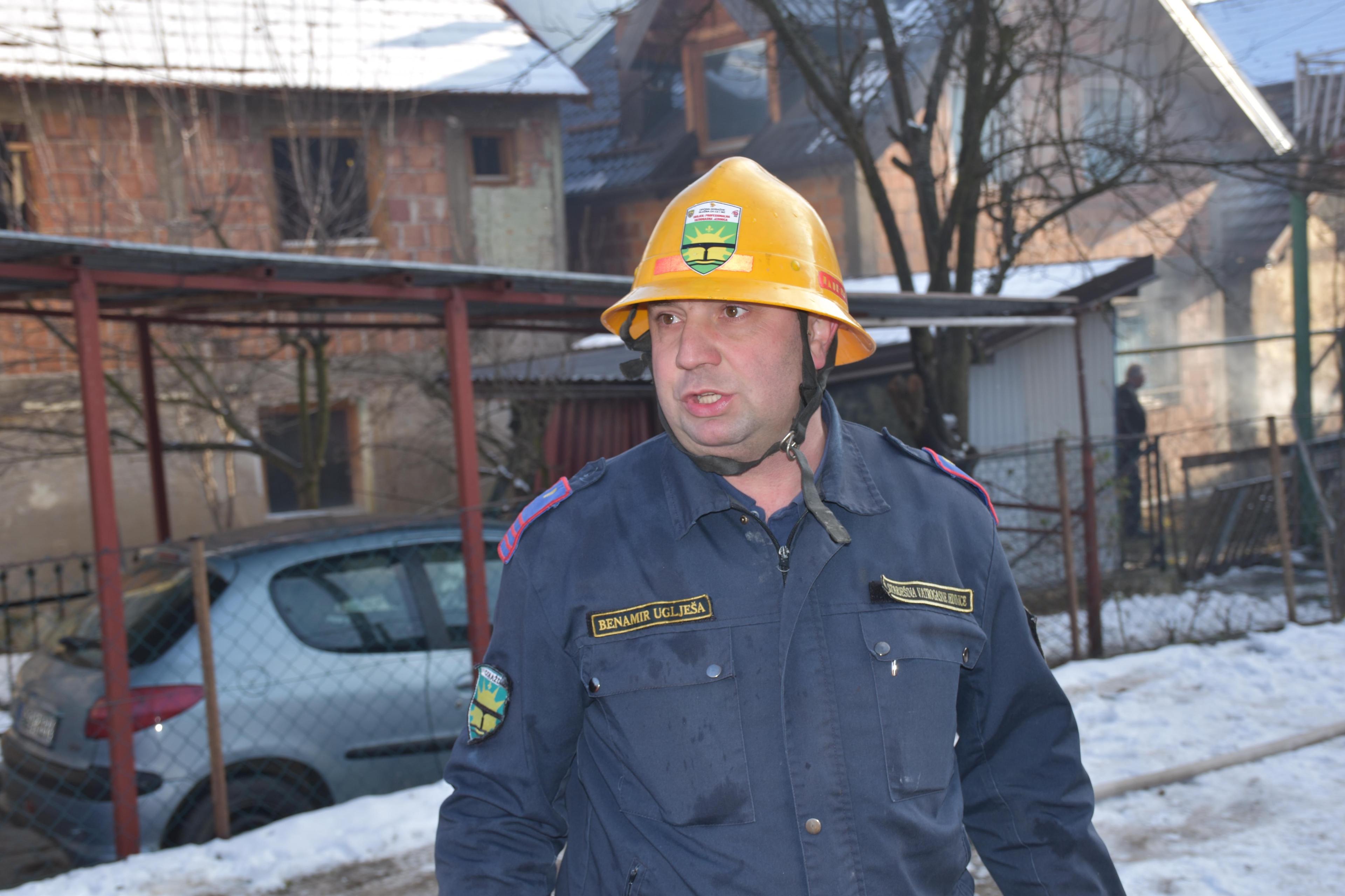Ugašen požar na porodičnoj kući - Avaz