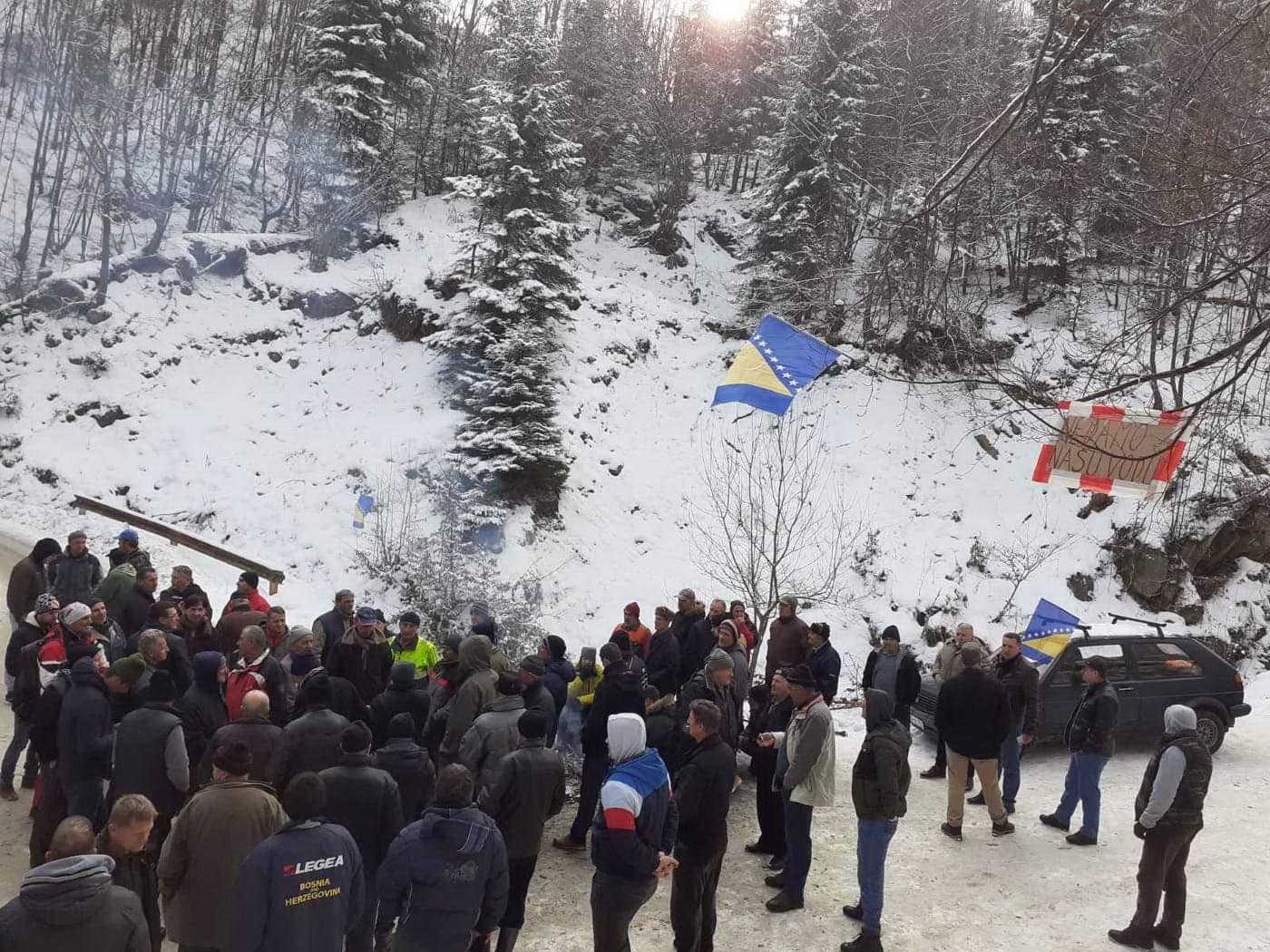 Mještani Željeznog Polja protestirali zbog nekontrolirane sječe šume