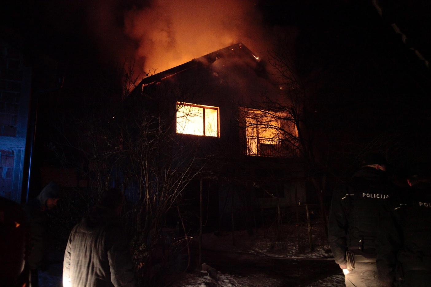 Kuća u potpunosti izgorjela - Avaz